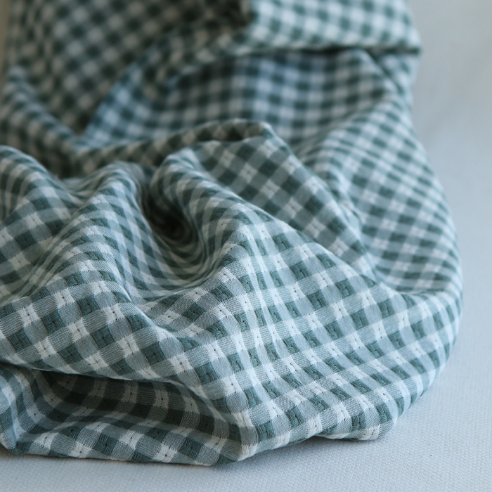Dick - Seersucker / Coton gaufré texturé vichy 7mm écru et vert sauge