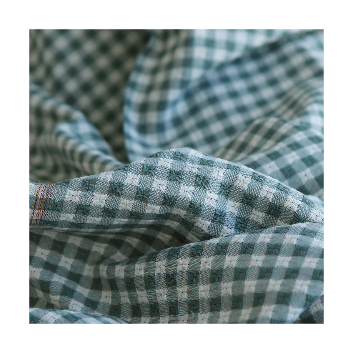 Dick - Seersucker / Coton gaufré texturé vichy 7mm écru et vert sauge