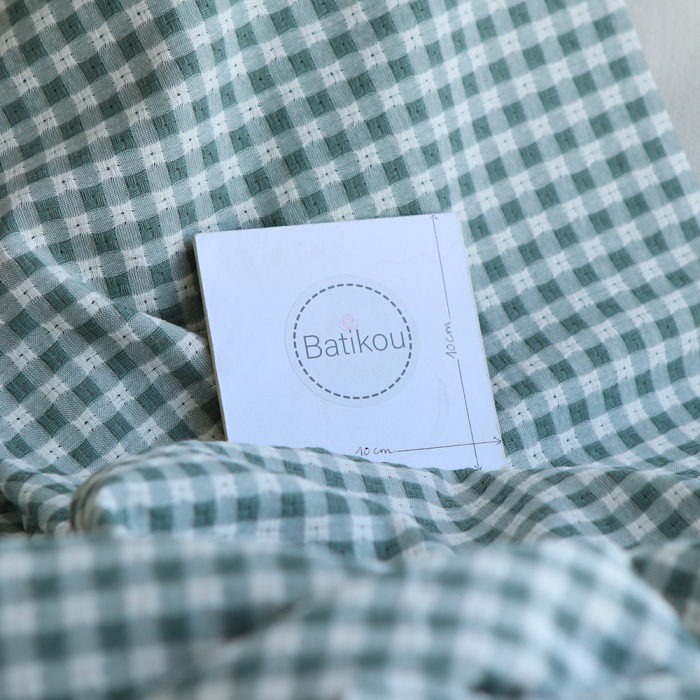 Dick - Seersucker / Coton gaufré texturé vichy 7mm écru et vert sauge