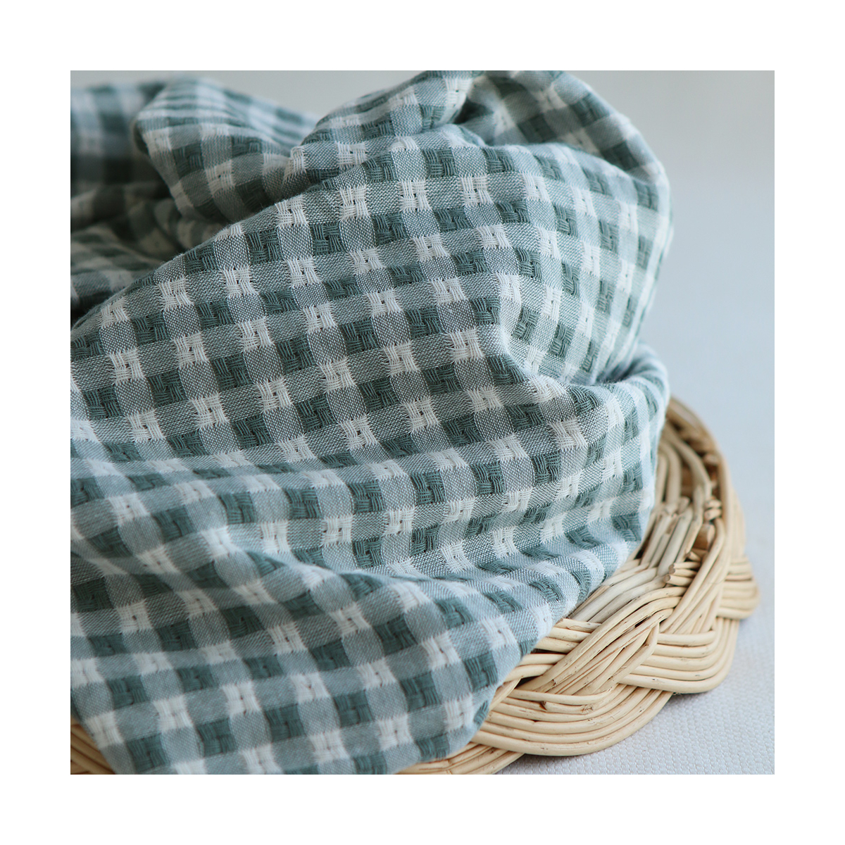 Dick - Seersucker / Coton gaufré texturé vichy 7mm écru et vert sauge