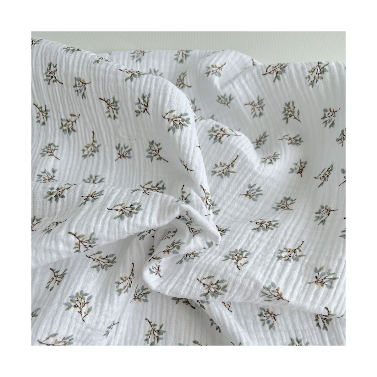 Double gaze de coton Judy blanc motifs fleuris Batikou - 1