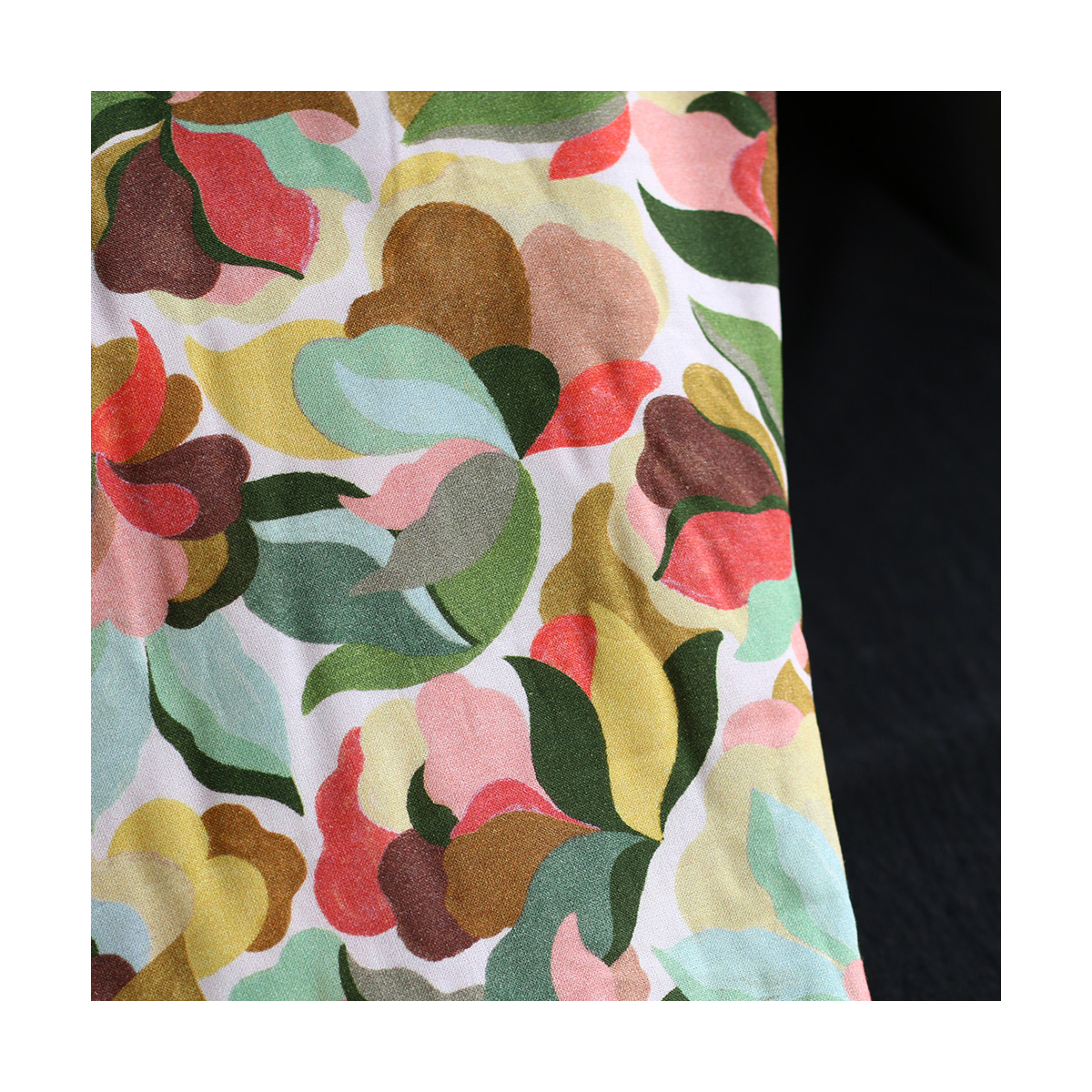 Abiva - Viscose imprimé graphique et fleuri vert