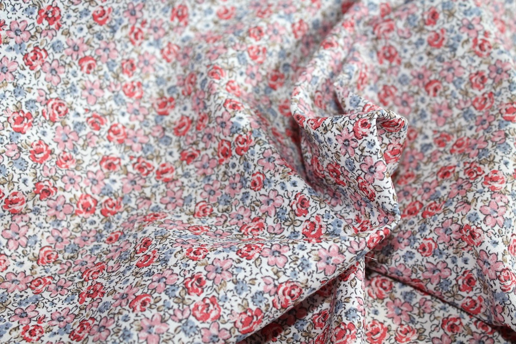 Batiste de coton SILKYNE imprimé fleuri