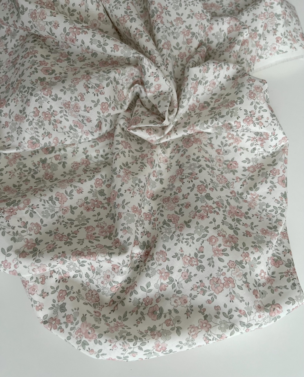 June - Popeline de coton douce BIO imprimé fleuri vert sauge et rose Tissus issus de l'agriculture biologique  - 4