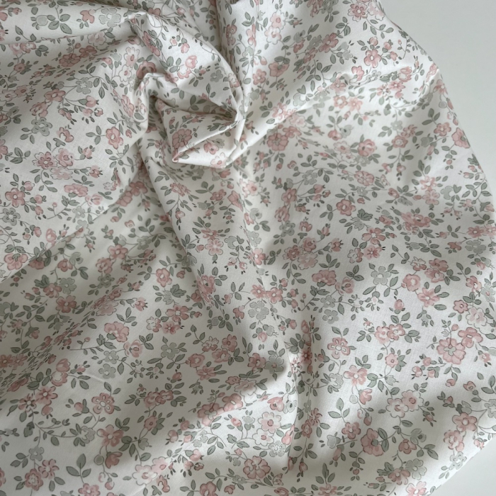 June - Popeline de coton douce BIO imprimé fleuri vert sauge et rose Tissus issus de l'agriculture biologique  - 1