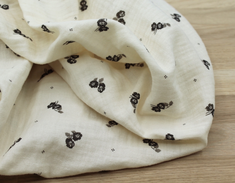 Hana - Double gaze de coton BIO écru motif exclusif Ebène