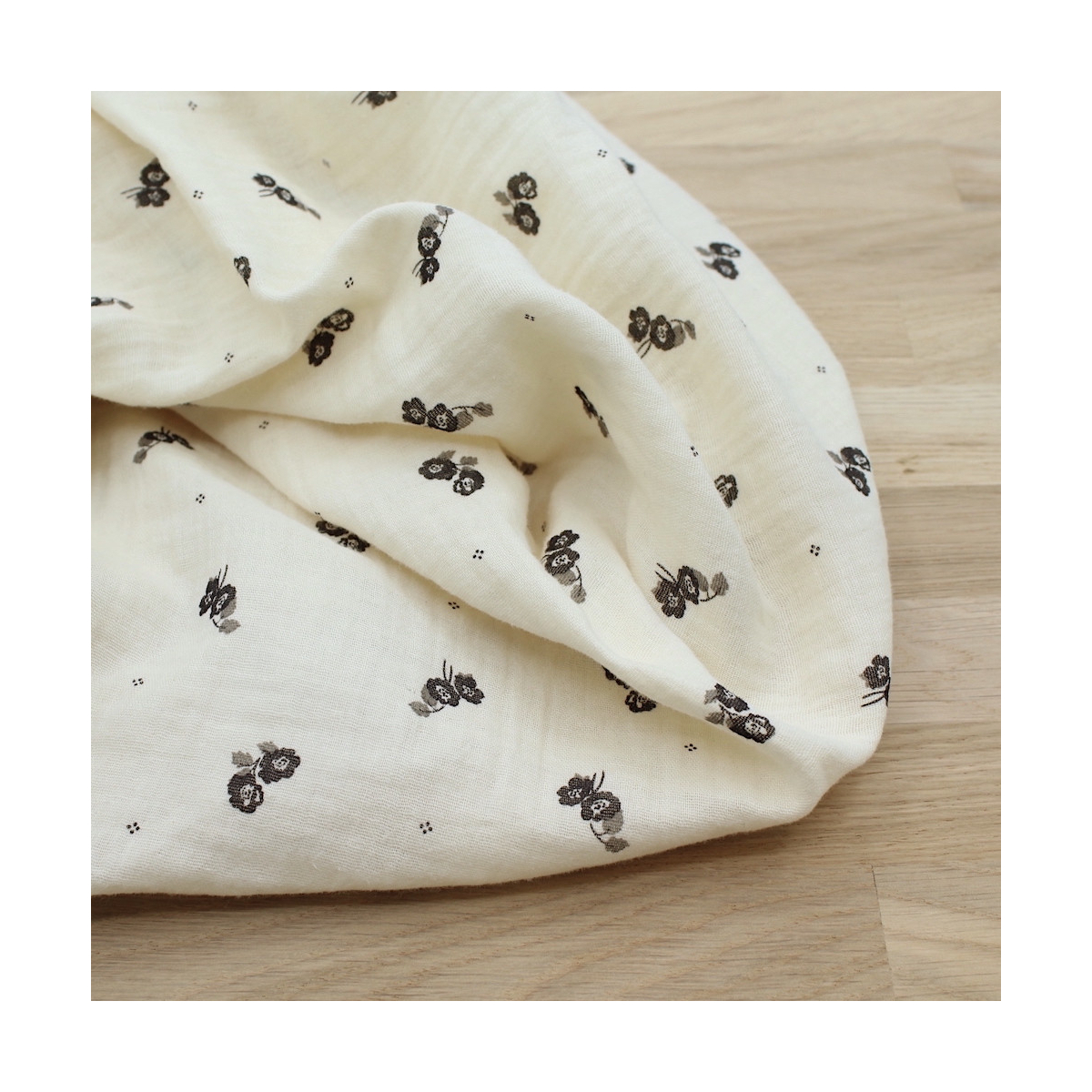 Hana - Double gaze de coton BIO écru motif exclusif Ebène