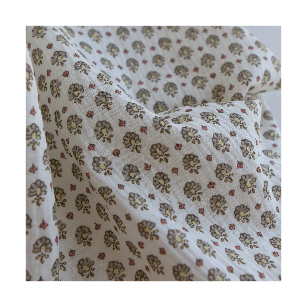 Leela - Double gaze de coton motif fleuri fond écru