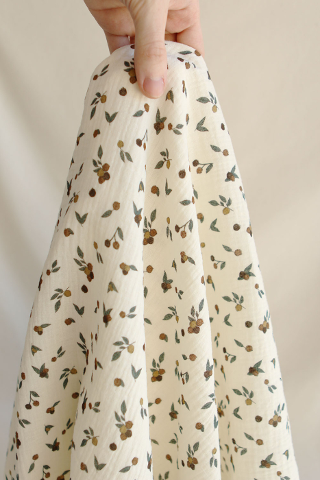 Hind - Double gaze de coton BIO écru motif exclusif baies coloris forêt