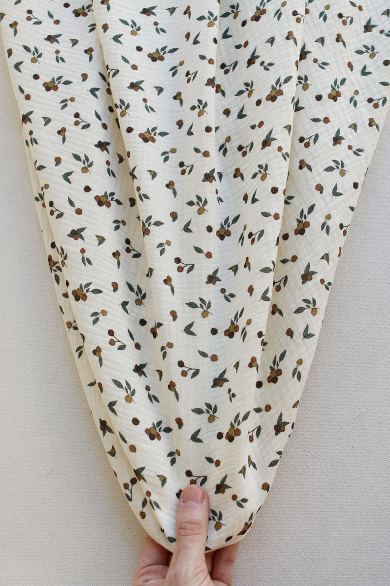 Hind - Double gaze de coton BIO écru motif exclusif baies coloris forêt