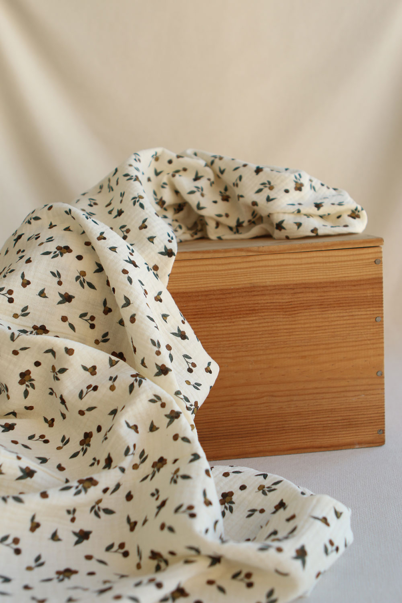 Hind - Double gaze de coton BIO écru motif exclusif baies coloris forêt