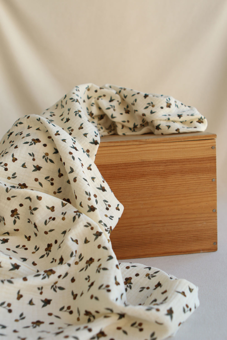 Hind - Double gaze de coton BIO écru motif exclusif baies coloris forêt