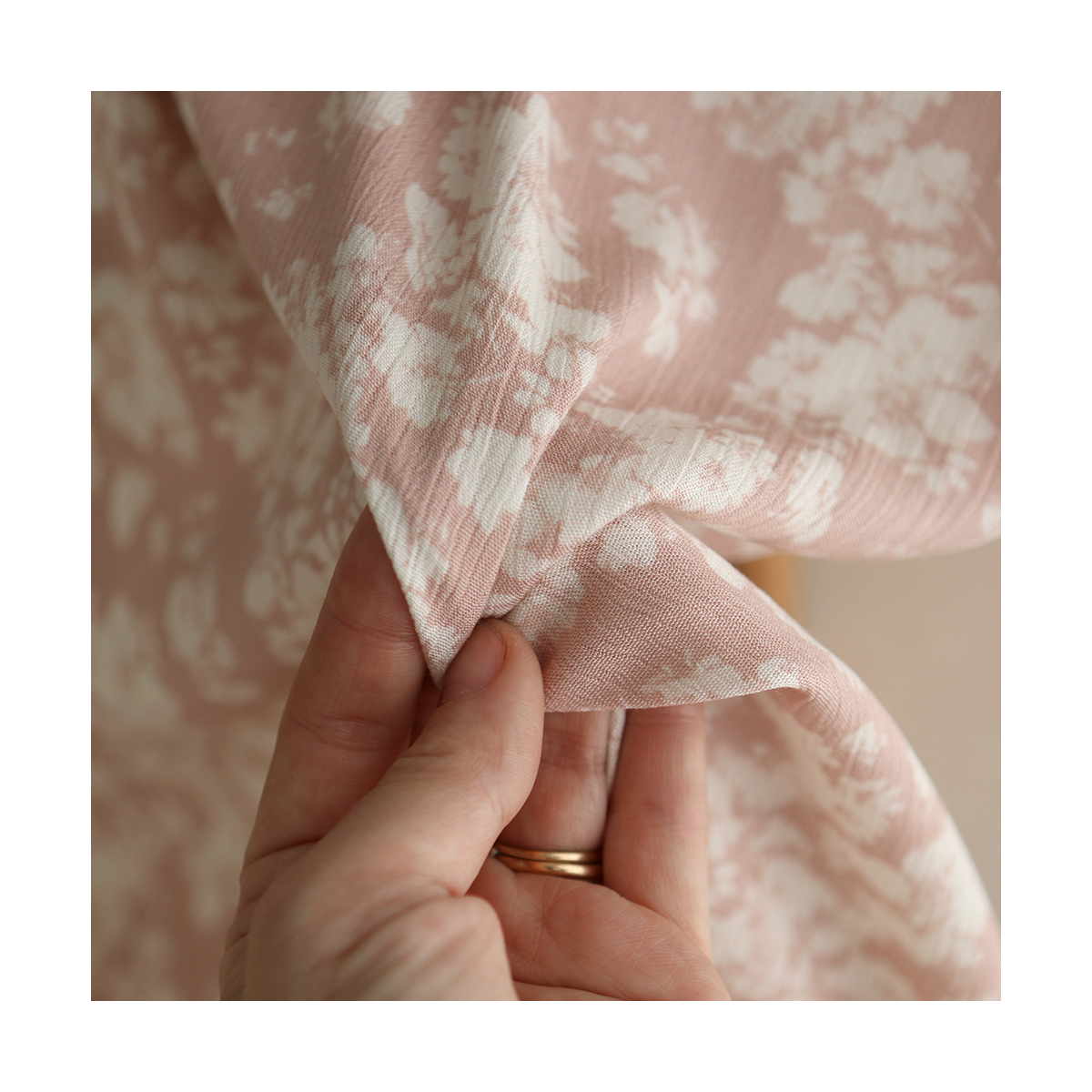 Carmella - Crêpe de viscose imprimé fleuri rose blush