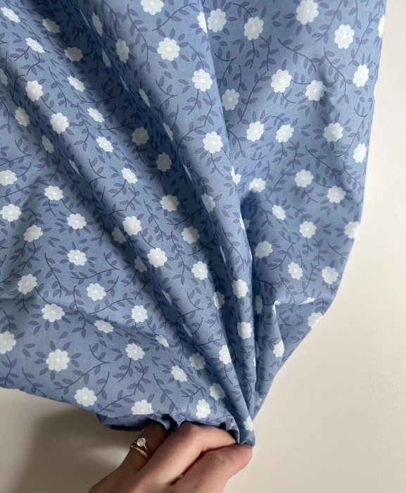 Gaspard - Batiste de coton organique imprimé fleuri fond bleu