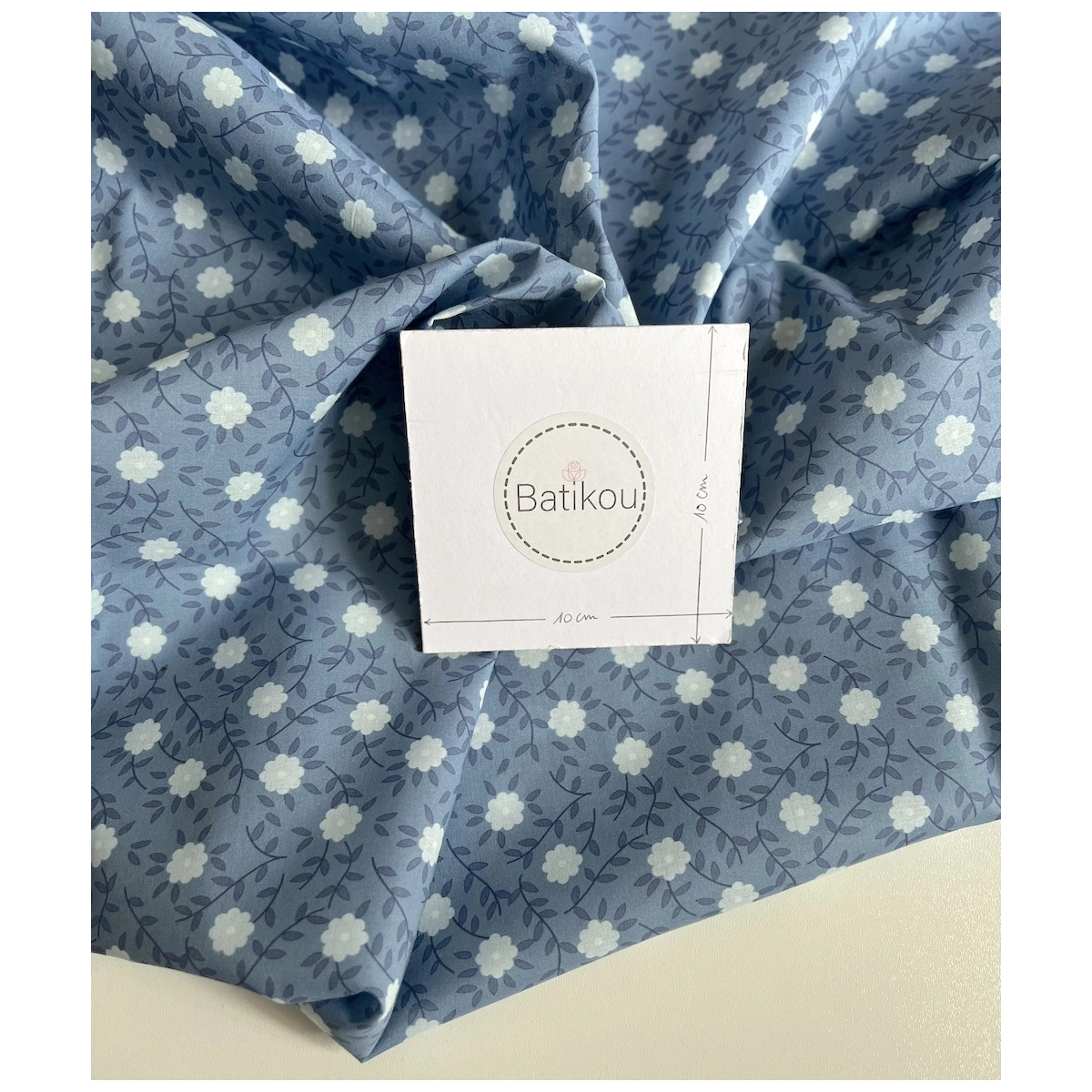 Gaspard - Batiste de coton organique imprimé fleuri fond bleu