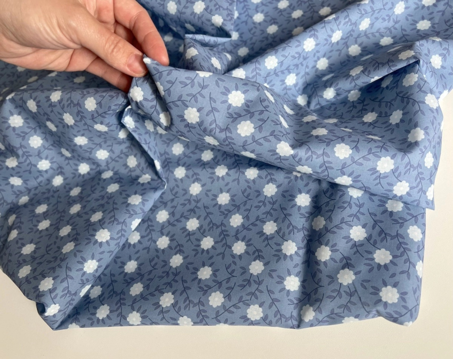 Gaspard - Batiste de coton organique imprimé fleuri fond bleu