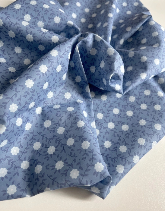 Gaspard - Batiste de coton organique imprimé fleuri fond bleu