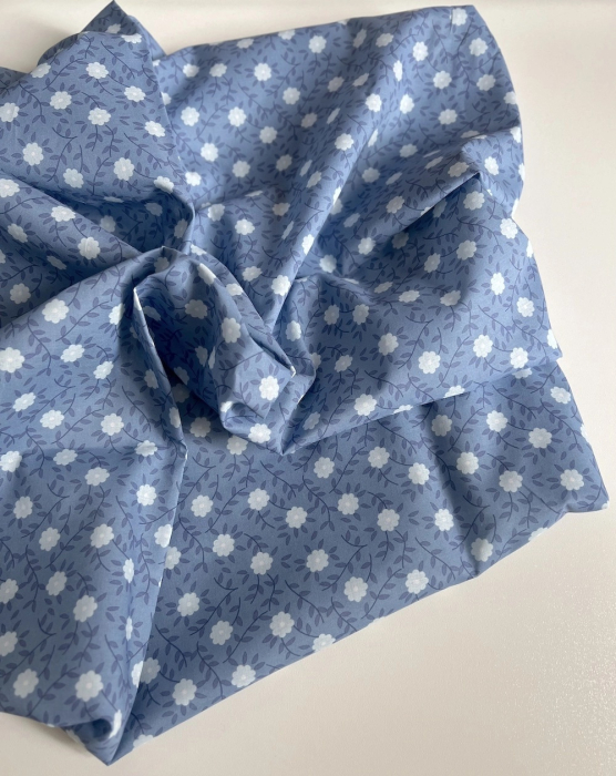 Gaspard - Batiste de coton organique imprimé fleuri fond bleu