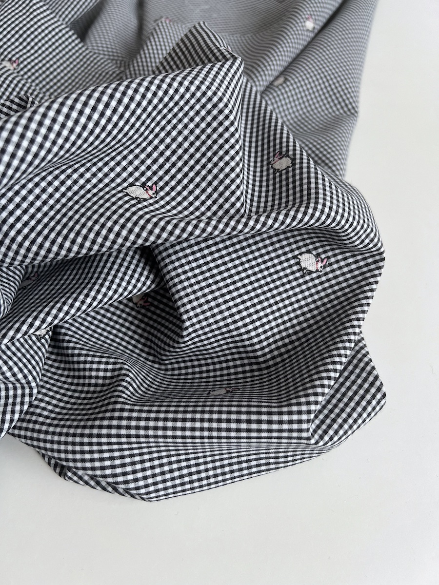 Tissu vichy coton noir et blanc 2mm broderie petits lapins Batikou - 5