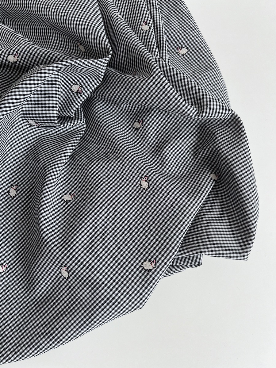 Tissu vichy coton noir et blanc 2mm broderie petits lapins Batikou - 8