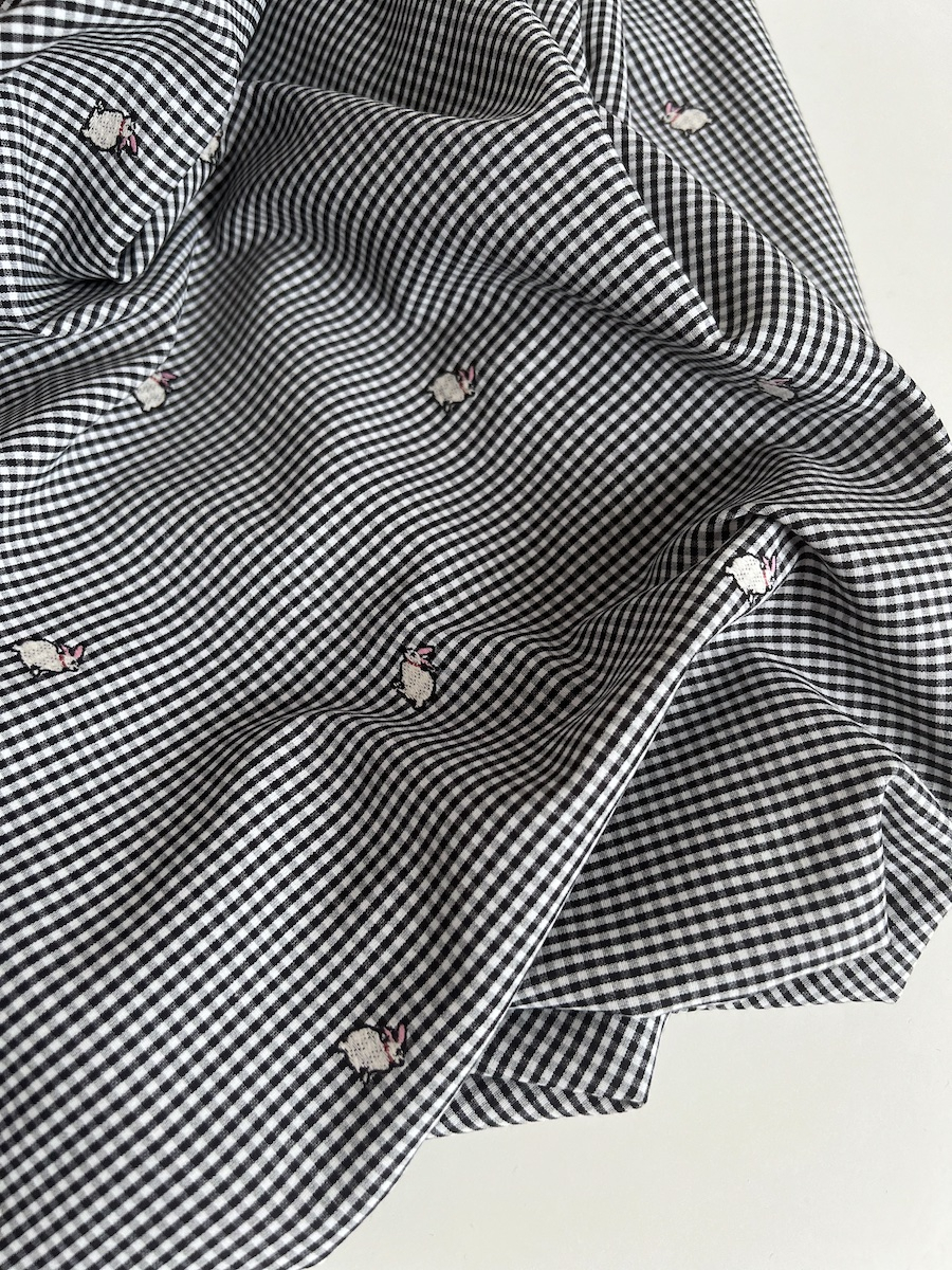 Tissu vichy coton noir et blanc 2mm broderie petits lapins Batikou - 9