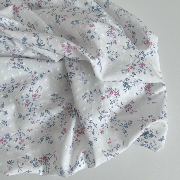 Coline - Plumetis de coton parme imprimé fleuri bleu et rose Qualité Oeko-tex - 1