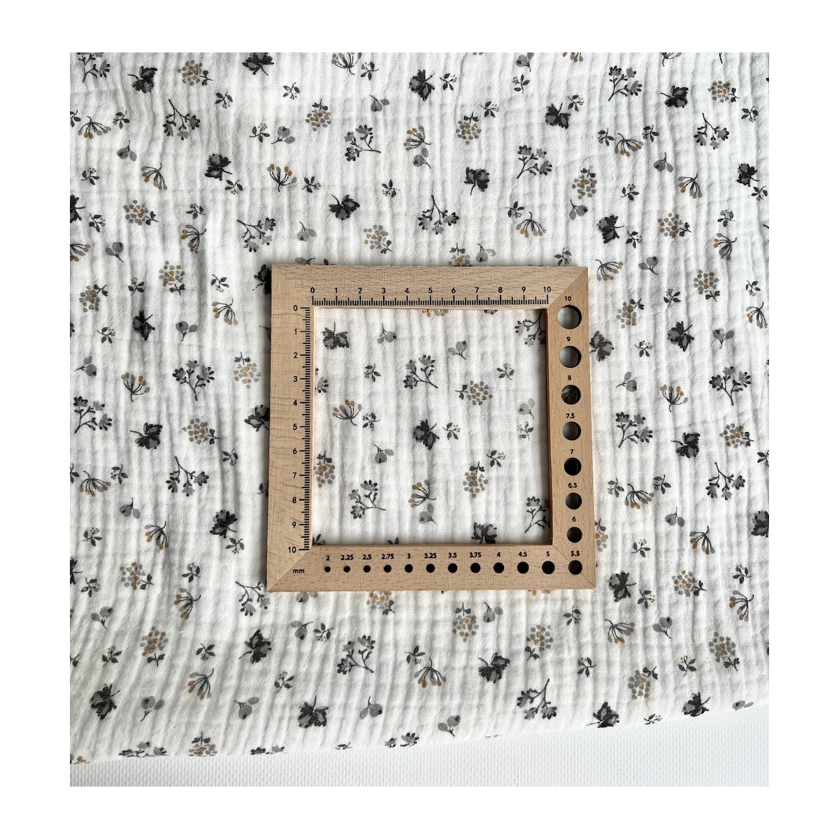 Double gaze de coton BIO blanc motif exclusif Grey Tissus issus de l'agriculture biologique  - 6