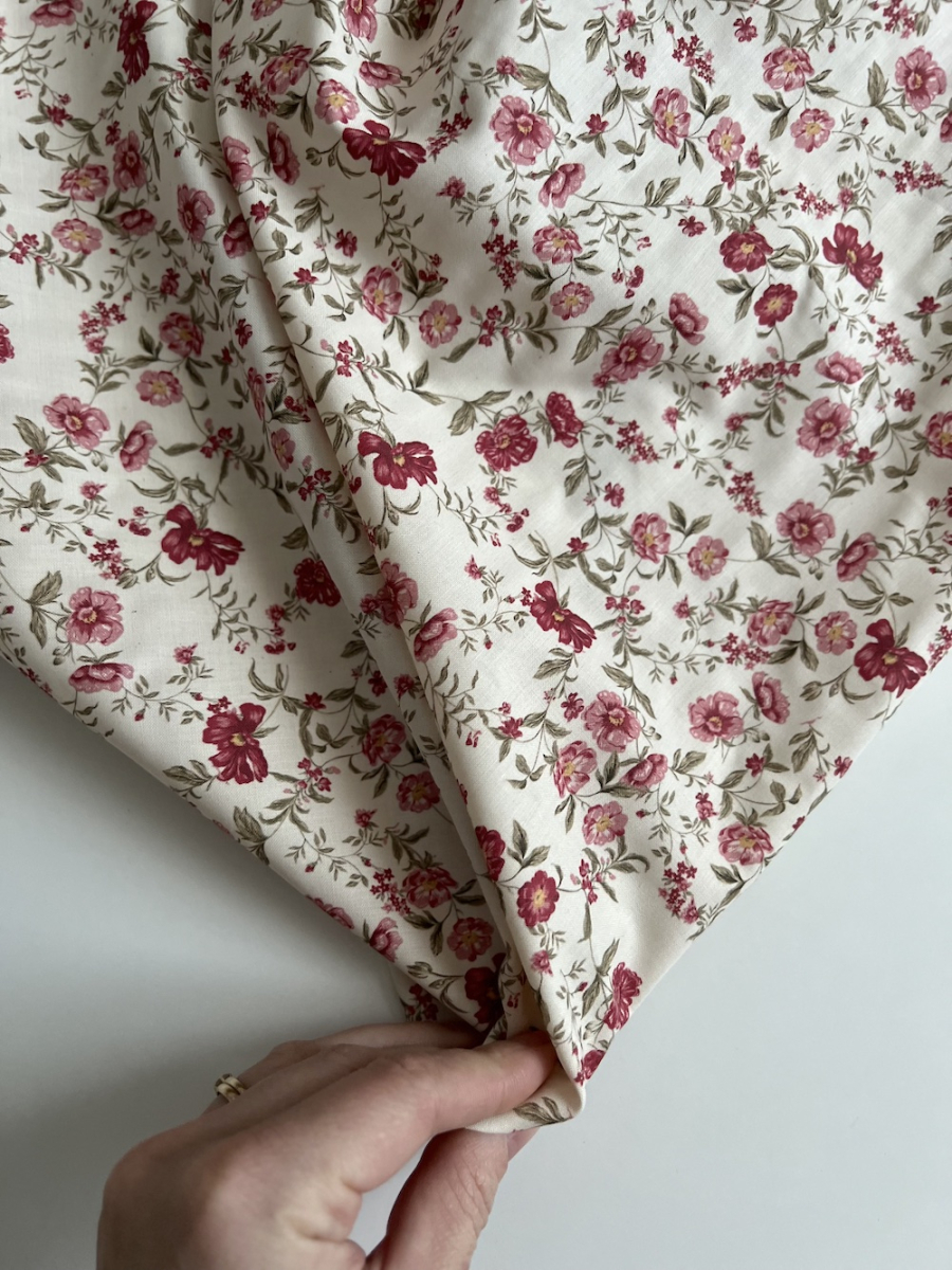 Romy - Popeline douce coton organique fond ivoire imprimé fleuri Tissus issus de l'agriculture biologique  - 5