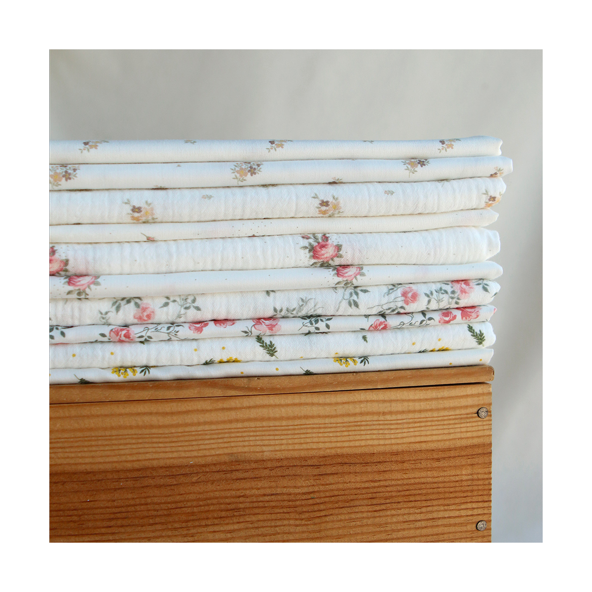 Laure - Double gaze coton BIO Exclusif blanc motif fleuri nature