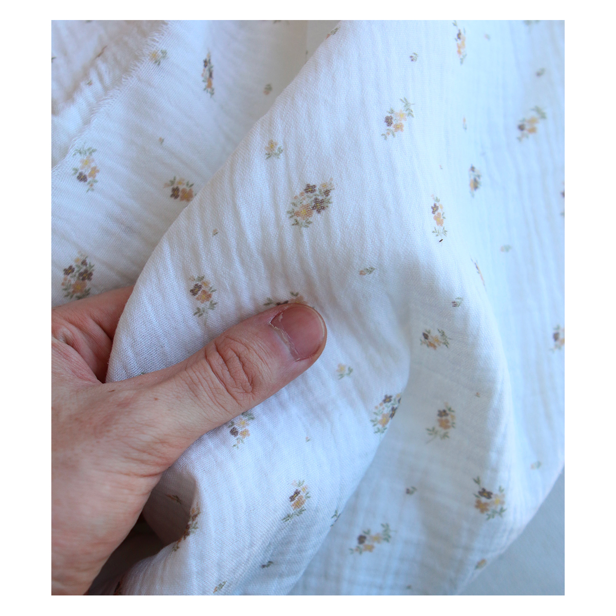 Laure - Double gaze coton BIO Exclusif blanc motif fleuri nature