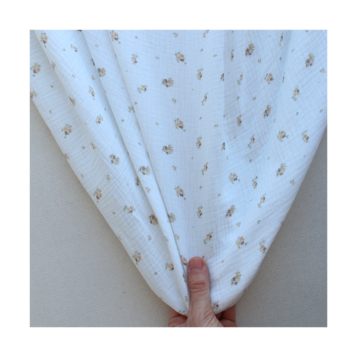 Laure - Double gaze coton BIO Exclusif blanc motif fleuri nature