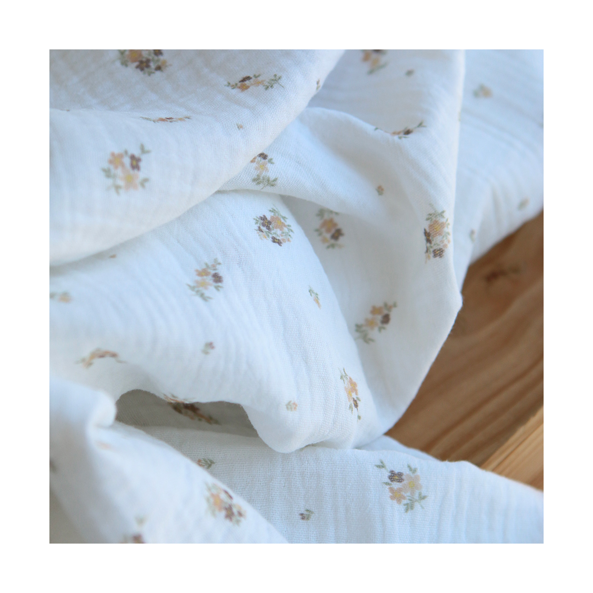 Laure - Double gaze coton BIO Exclusif blanc motif fleuri nature