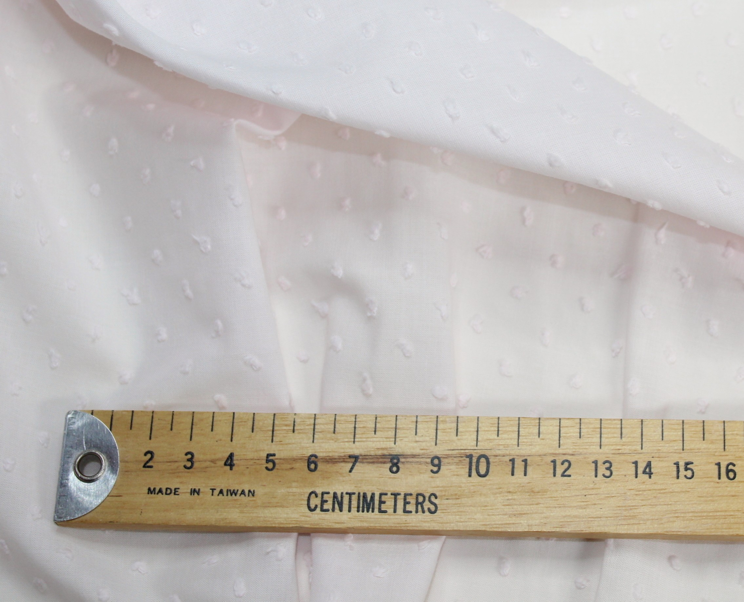 Plumetis de coton coloris rose poudré