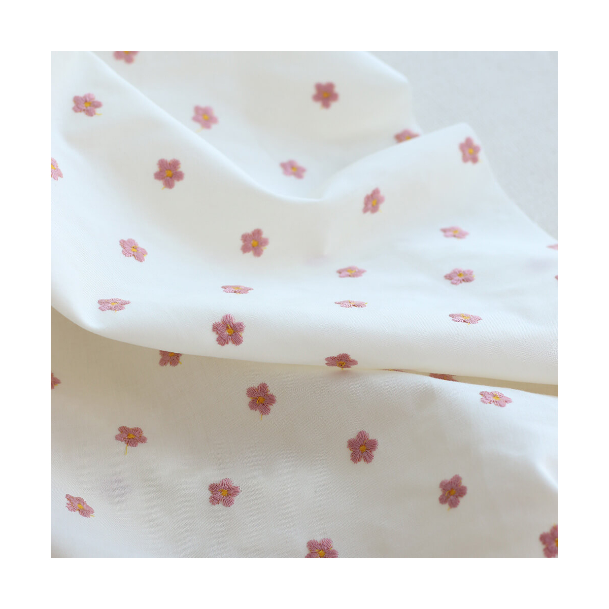 copy of Popeline coton organique broderies pâquerettes