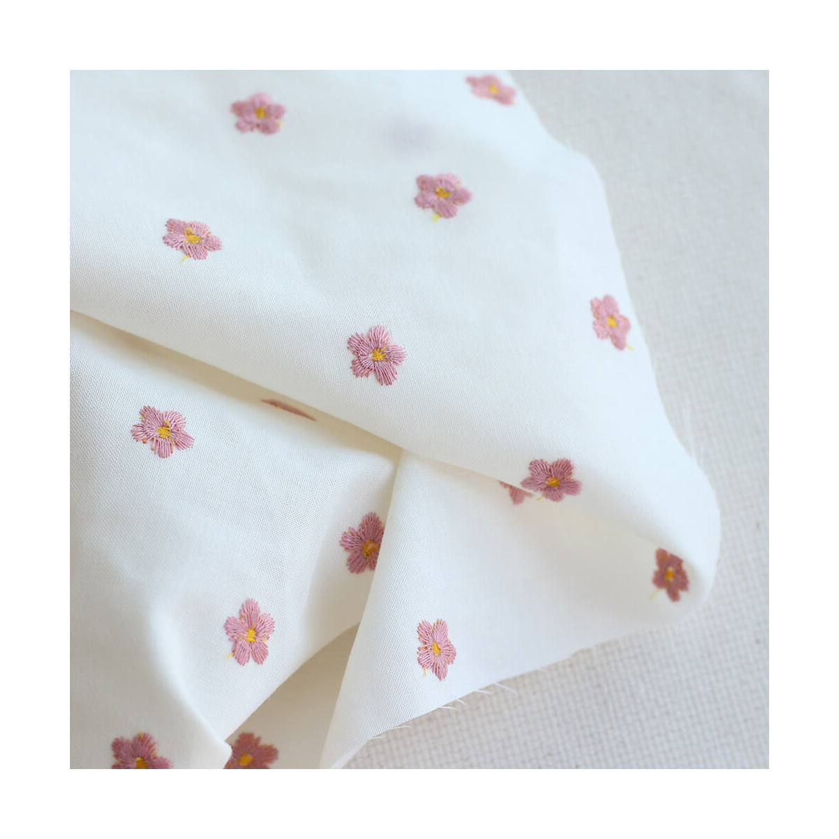 copy of Popeline coton organique broderies pâquerettes