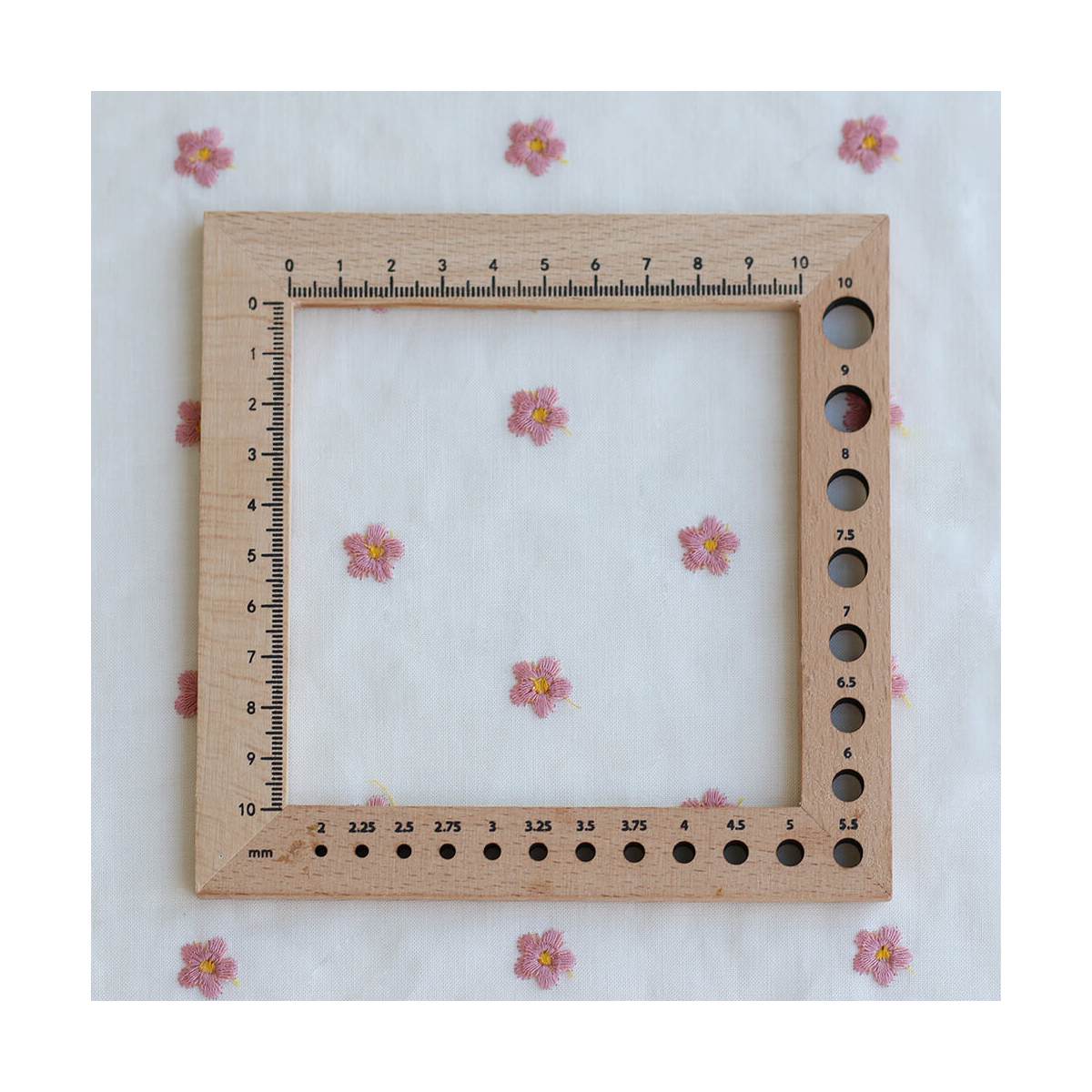 copy of Popeline coton organique broderies pâquerettes