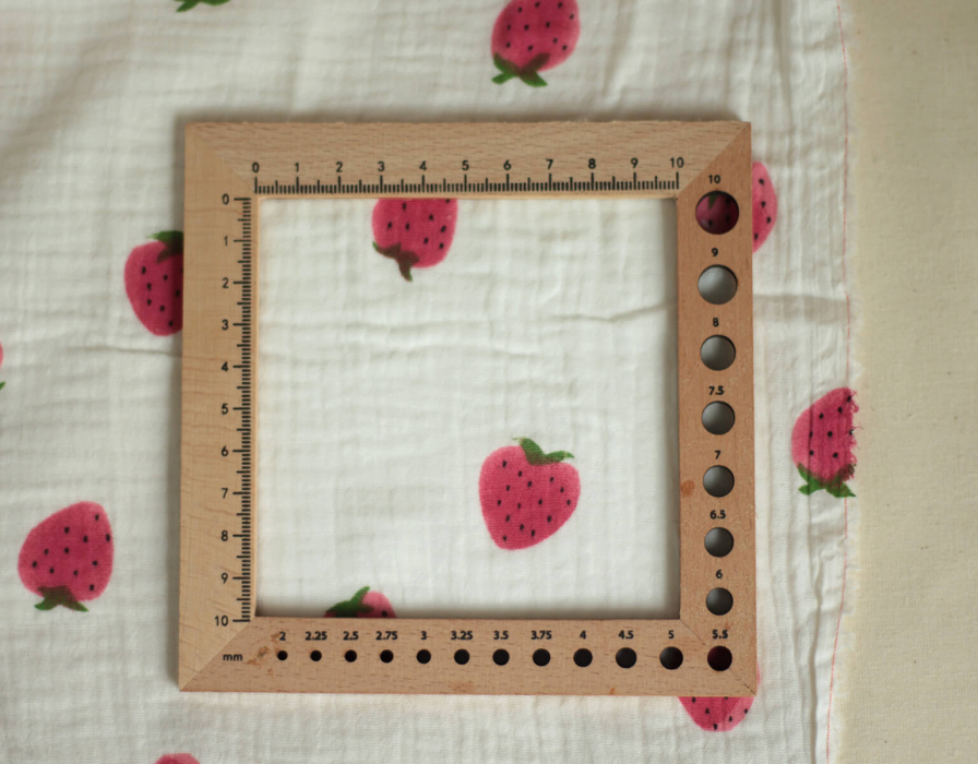 Dora - Double gaze de coton blanc motif fraises rosées