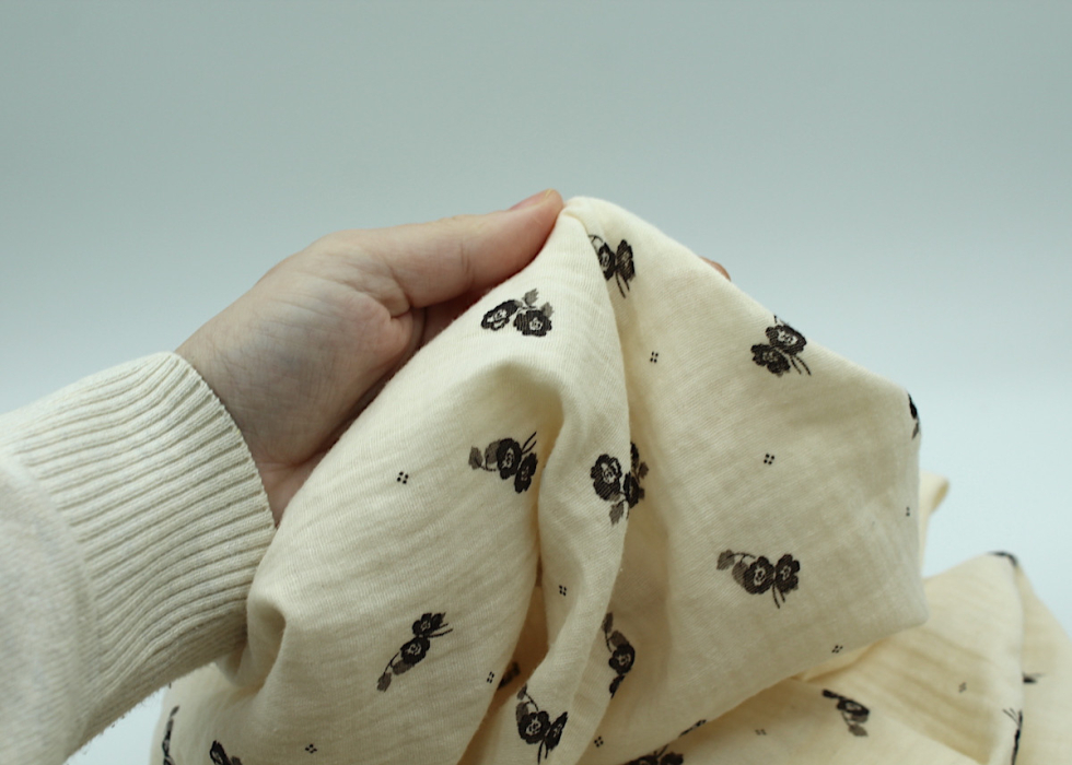 Hana - Double gaze de coton BIO écru motif exclusif Ebène