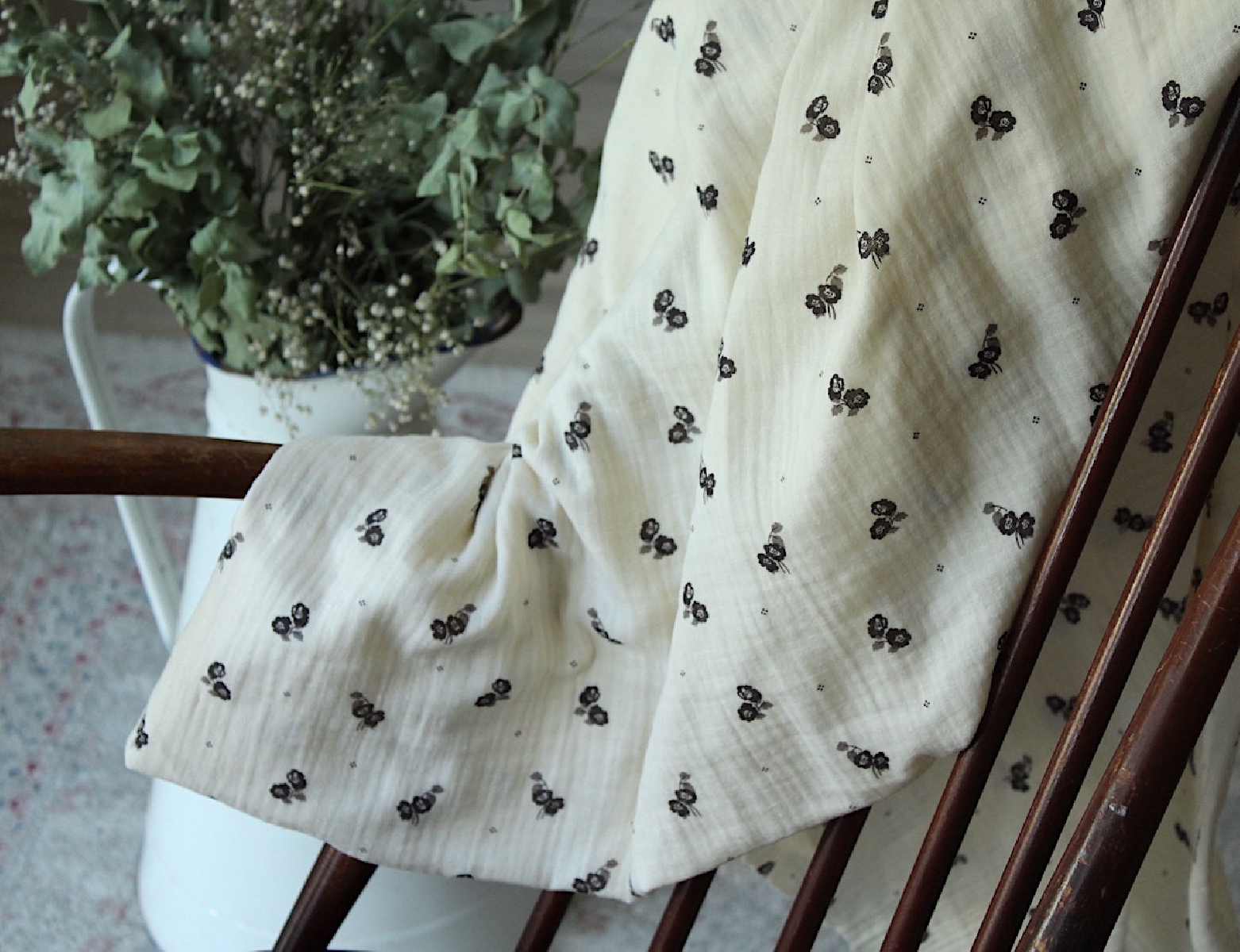 Hana - Double gaze de coton BIO écru motif exclusif Ebène