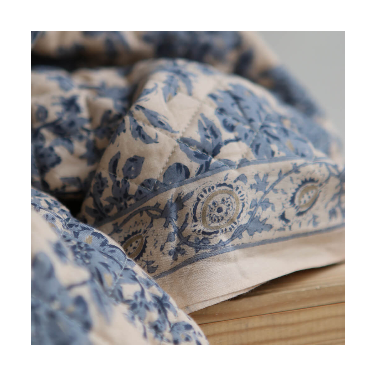 Anjali bleu - Tissu indien matelassé double face coton hand block largeur 100cm