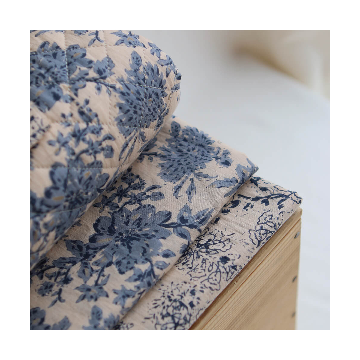 Anjali bleu - Tissu indien matelassé double face coton hand block largeur 100cm