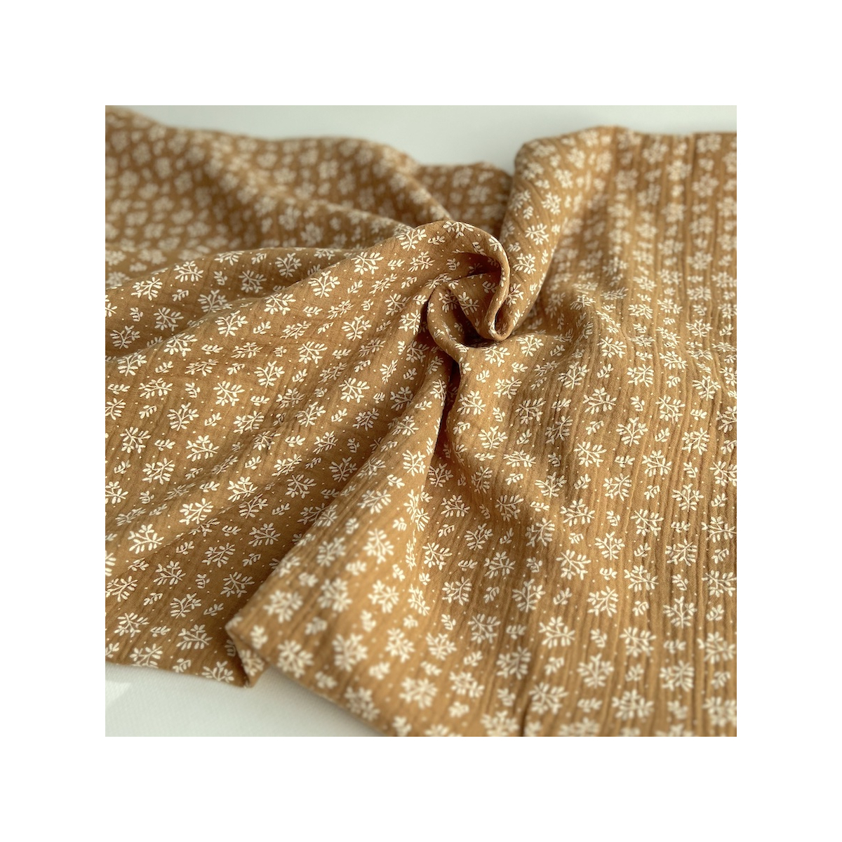 Double gaze de coton Meesya fond camel à motifs Batikou - 1