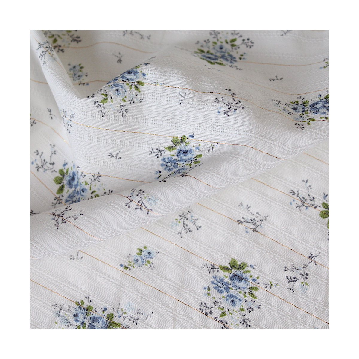 Romance - Tissu coton texturé / jacquard fleuri bleu et lurex