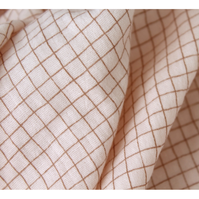 Double gaze de coton rose poudré à petits carreaux