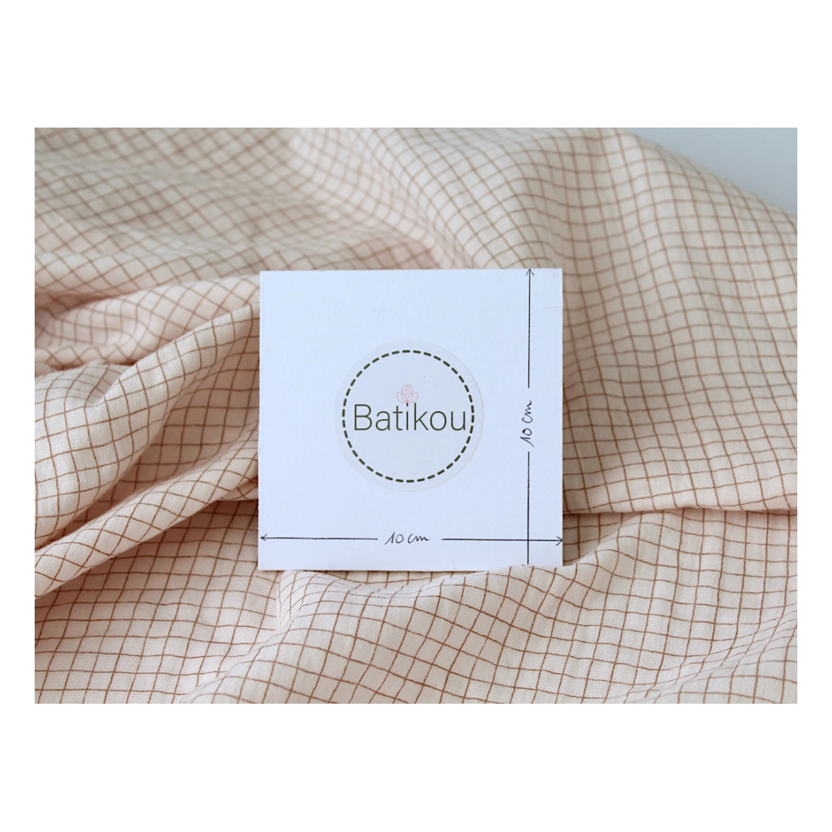 Double gaze de coton rose poudré à petits carreaux