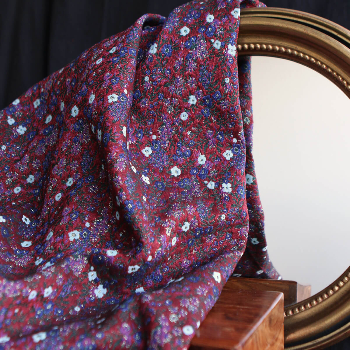 Azalée - Tissu jacquard fond rouge / fleuri bleu et doré made in France