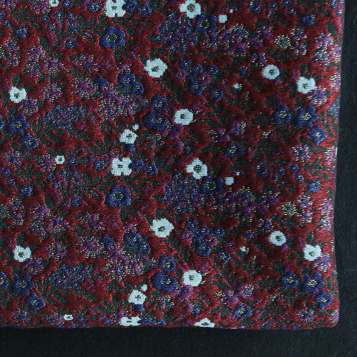 Azalée - Tissu jacquard fond rouge / fleuri bleu et doré made in France