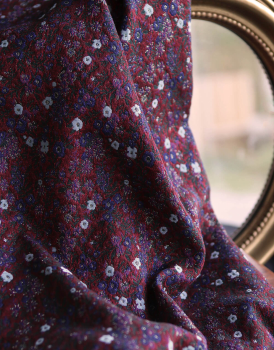 Azalée - Tissu jacquard fond rouge / fleuri bleu et doré made in France