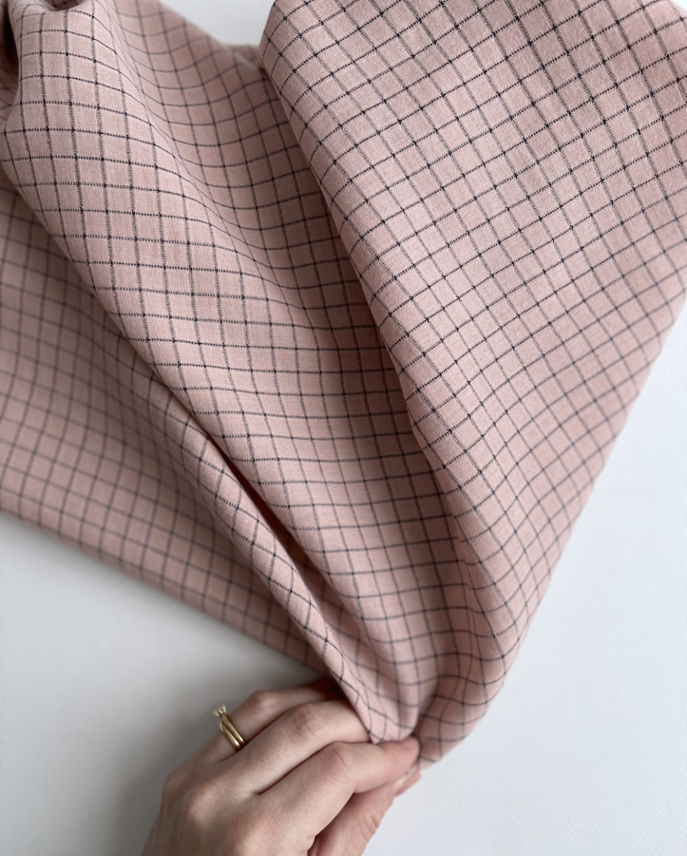 Theo - Gaze de coton lisse tissage carreaux coloris rose thé Tissus issus de l'agriculture biologique  - 5