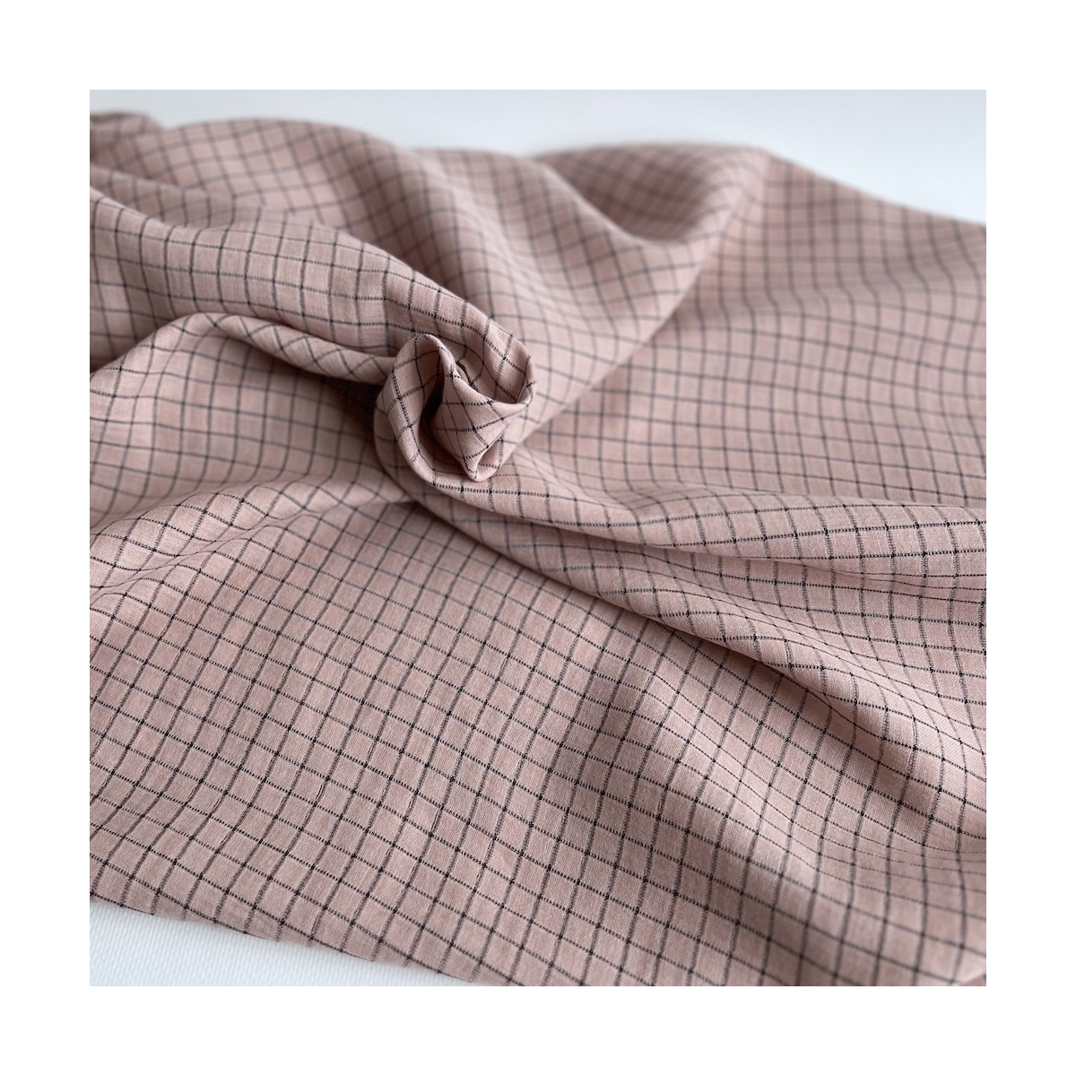 Theo - Gaze de coton lisse tissage carreaux coloris rose thé Tissus issus de l'agriculture biologique  - 1